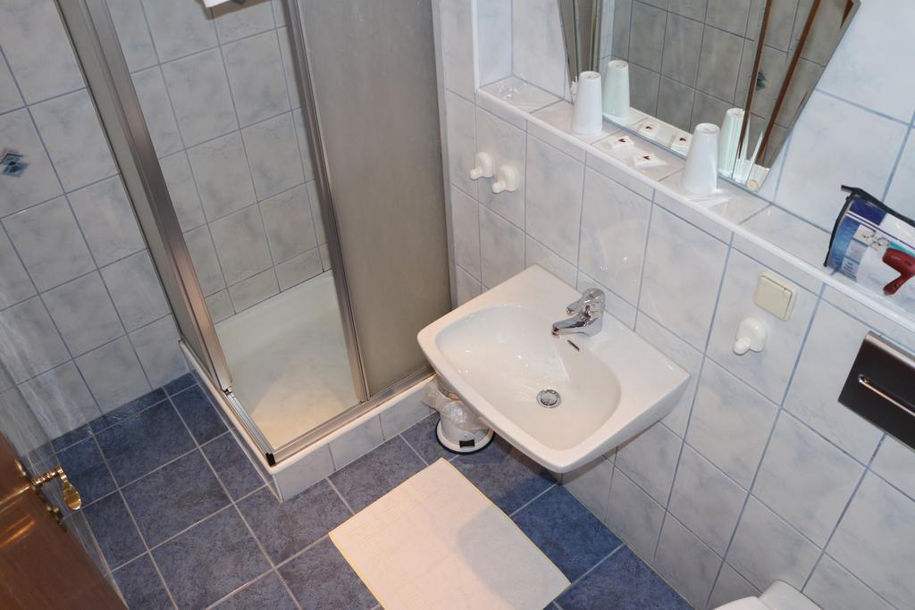 Enzianbrenner Hotel Jenig Room photo